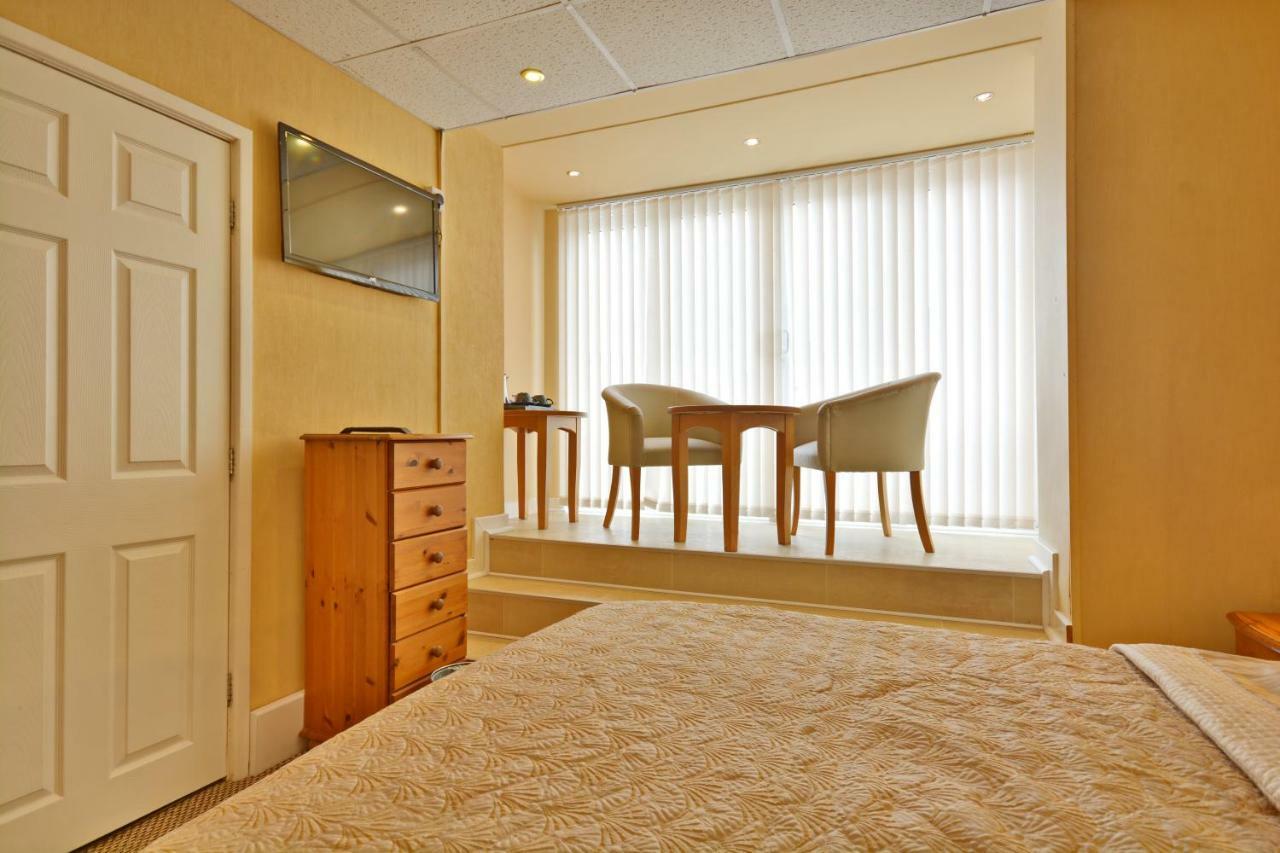 Double Room with Balcony,889797517:JPEG